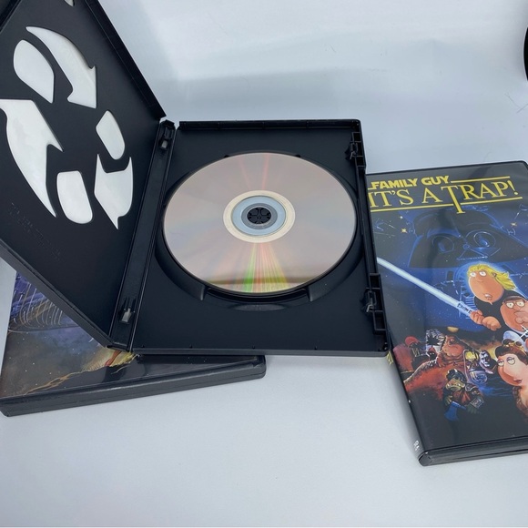Family Guy  Star Wars Trilogy (DVD, 2010) Blue Harvest, Something & It's A Trap - Picture 13 of 16